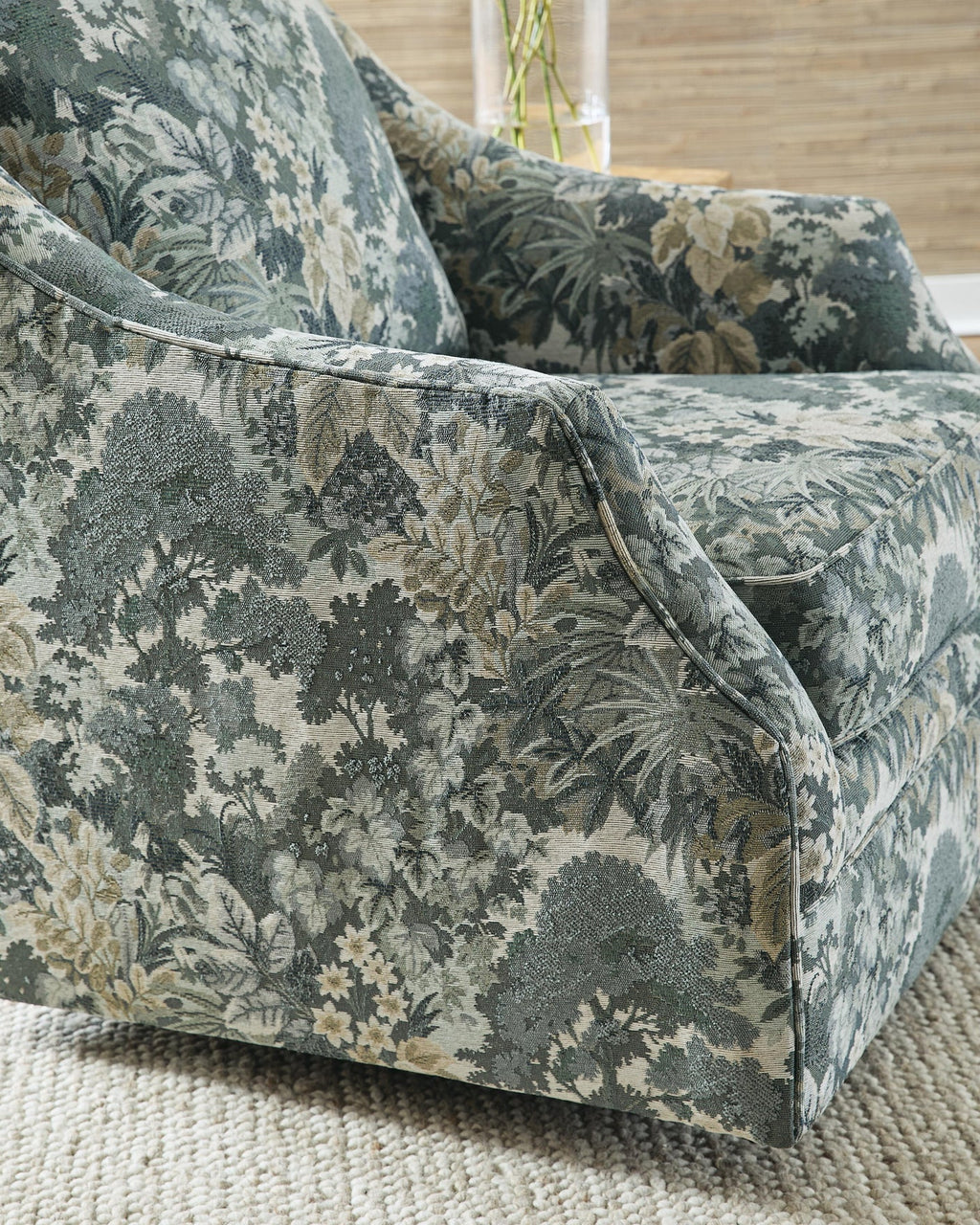 Gubbins Swivel Accent Chair – Blue Floral
